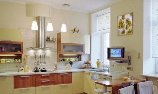 Подобная картина с изображенной на ней желтой айвой - обязательно добавит Вашей кухне солнышка..